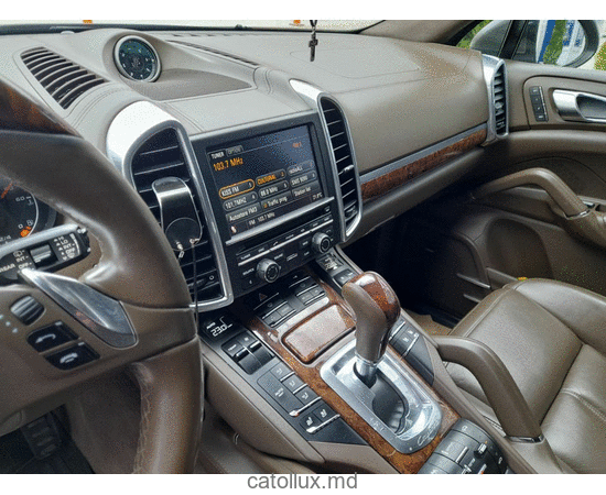 Automobil Porsche Cayenne 2010 