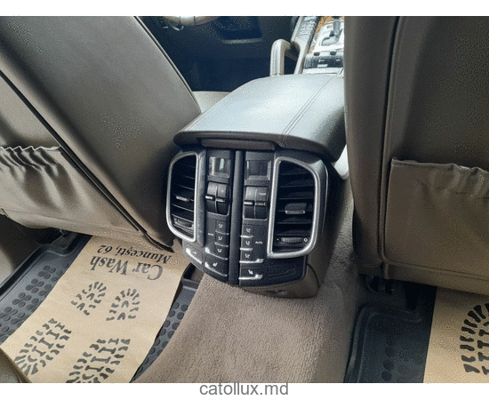 Automobil Porsche Cayenne 2010 