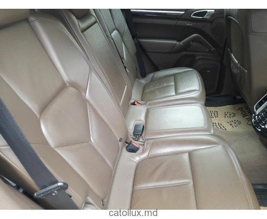 Automobil Porsche Cayenne 2010 